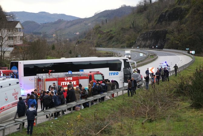 orduda-yolcu-otobusu-ile-cip-carpisti-1-olu,-10-yarali-(7).jpg