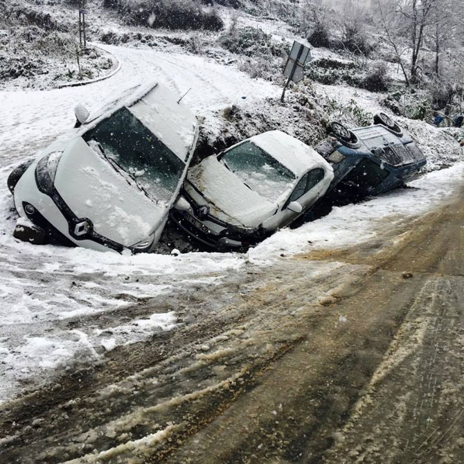 rize’de-kar-yagisi-kazalari-da-pesinden-getirdi1.jpg