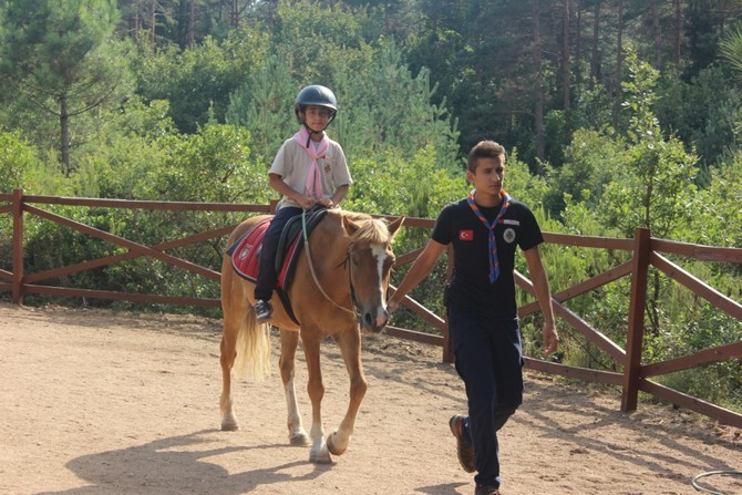 rize-polisi,-cocuklari-izcilik-kampina-goturdu-(13).jpg