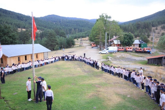 rize-polisi,-cocuklari-izcilik-kampina-goturdu-(8).jpg