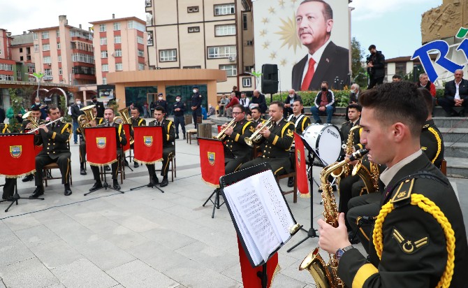 3-ordu-komutanligina-bagli-bando-takimi-rizede-konser-verdi-1.jpg