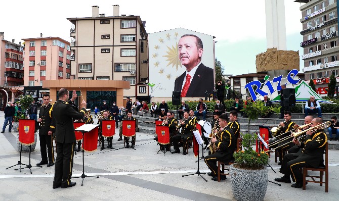 3-ordu-komutanligina-bagli-bando-takimi-rizede-konser-verdi-5.jpg