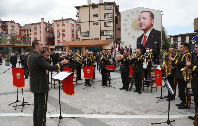 3-ordu-komutanligina-bagli-bando-takimi-rizede-konser-verdi-6.jpg