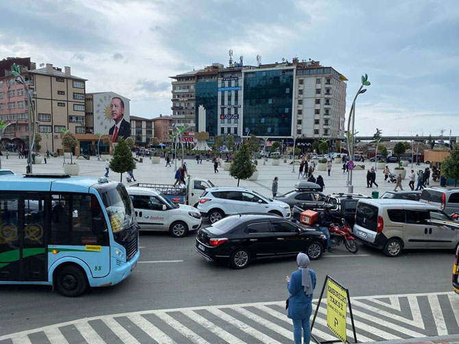 ataturk-caddesi-meydan-parki-rize.jpg