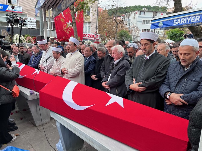 beyoglunda-meydana-teror-saldirisinda-hayatini-kaybeden-adem-topkara-ve-esi-elif-topkara-son-yolculuguna-ugurlandi-10.jpg