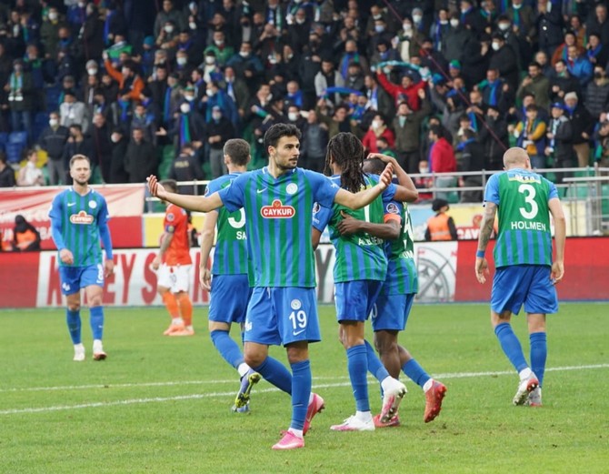 caykur-rizespor-oznur-kablo-yeni-malatyaspor-5-001.jpg