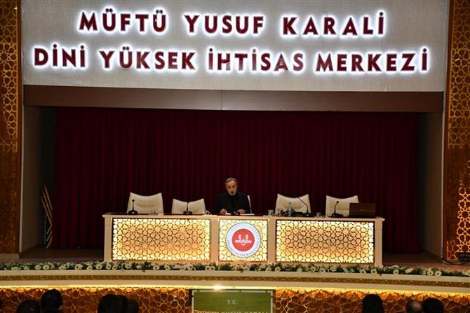 diyanet-isleri-baskan-yardimcisi-prof-dr-ibrahim-hilmi-karsli-rize-dini-yuksek-ihtisas-merkezi-egitim-gorevlileri-ve-egitim-goren-kursiyerler-ile-bir-araya-geldi-4.jpg