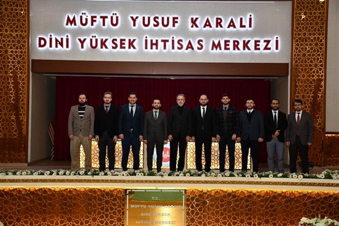 diyanet-isleri-baskan-yardimcisi-prof-dr-ibrahim-hilmi-karsli-rize-dini-yuksek-ihtisas-merkezi-egitim-gorevlileri-ve-egitim-goren-kursiyerler-ile-bir-araya-geldi-5-001.jpg