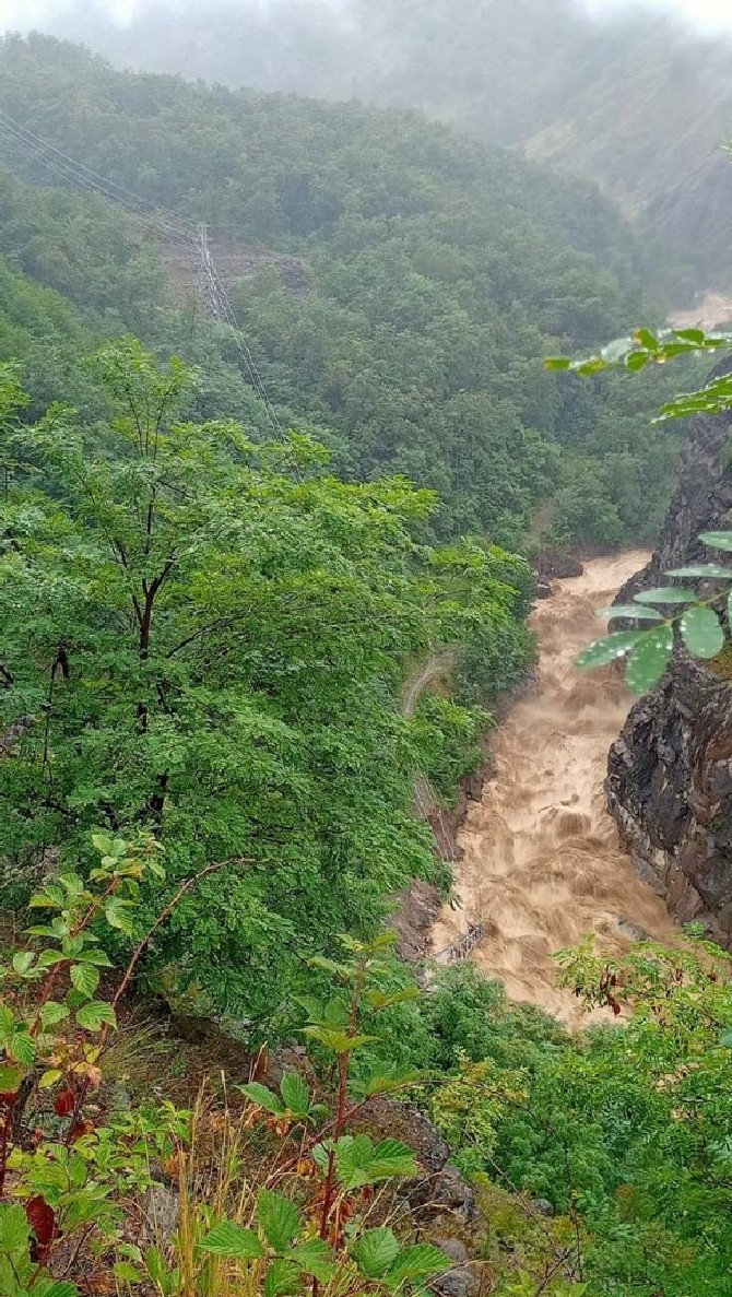 enerji-bakanligi-artvin-ve-rizede-56-trafo-hasar-nedeniyle-67-trafo-can-ve-mal-guvenligi-icin-devreden-cikarildi-2.jpg