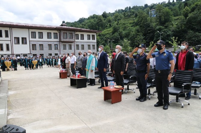 guneysu-fizik-tedavi-ve-rehabilitasyon-yuksekokulumuzda-mezuniyet-toreni-gerceklestirdi-10.jpg