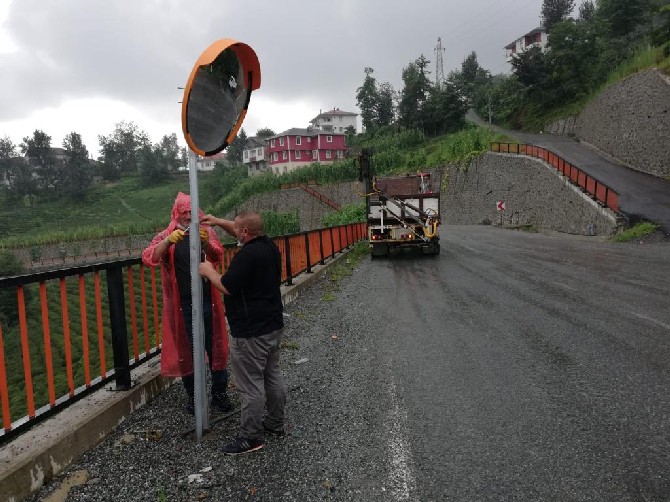 rize’de-koy-yollari-180-derece-aynalarla-daha-guvenli-hale-geliyor-(2).jpg