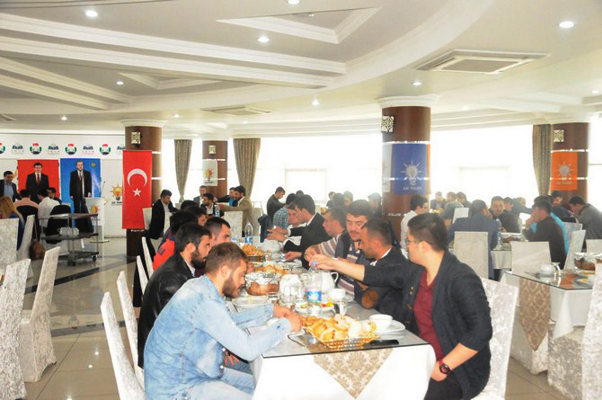 rize-ak-genclik-mahalle-ve-koy-baskanlariyla-birlikte-(1).jpg