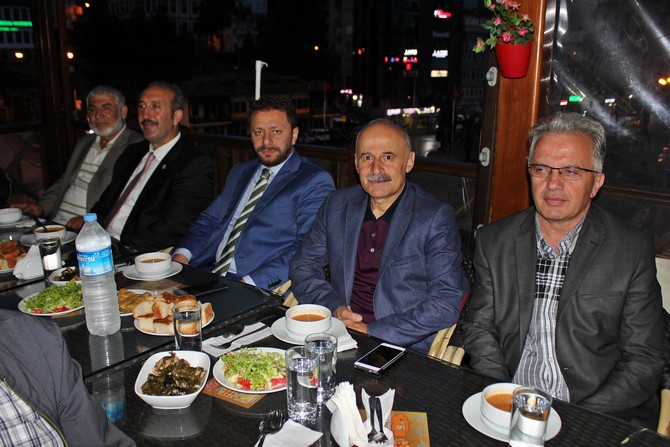 rize-il-genel-meclis-uyeleri-iftarda-bir-araya-geldi-(1).jpg