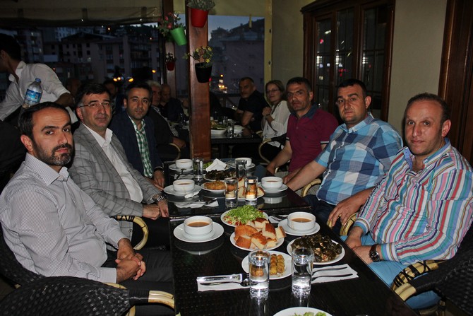 rize-il-genel-meclis-uyeleri-iftarda-bir-araya-geldi-(3).jpg