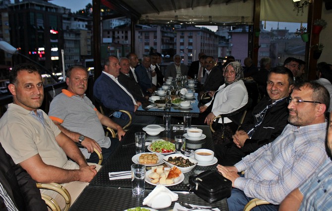 rize-il-genel-meclis-uyeleri-iftarda-bir-araya-geldi-(9).jpg