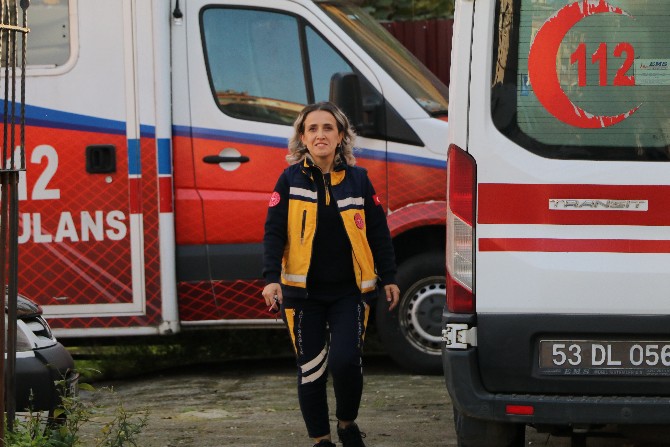 rizede-ilk-gorduklerinde-aaa-bayan-sofor-sen-ne-anlarsin-suremezsin-dedikleri-kadin-ambulans-soforleri-simdi-takdir-topluyor-4.jpg