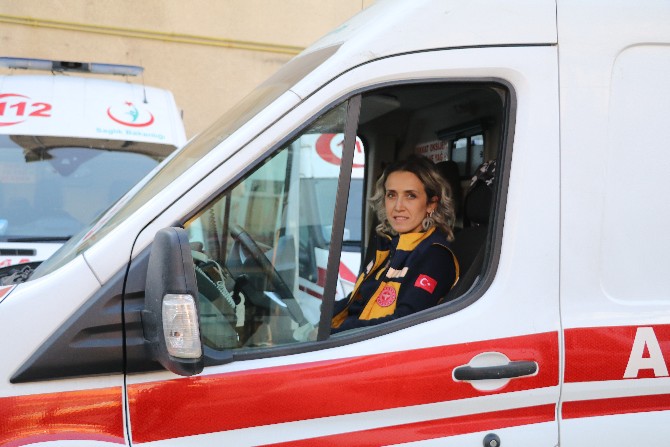 rizede-ilk-gorduklerinde-aaa-bayan-sofor-sen-ne-anlarsin-suremezsin-dedikleri-kadin-ambulans-soforleri-simdi-takdir-topluyor-6.jpg