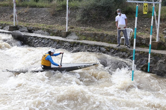 turkiye-akarsu-slalom-sampiyonasi-rizede-yapildi-(5).jpg