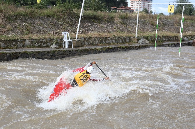 turkiye-akarsu-slalom-sampiyonasi-rizede-yapildi-(7).jpg