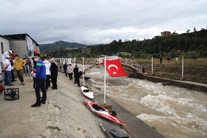 turkiye-akarsu-slalom-sampiyonasi-rizede-yapildi-(8).jpg